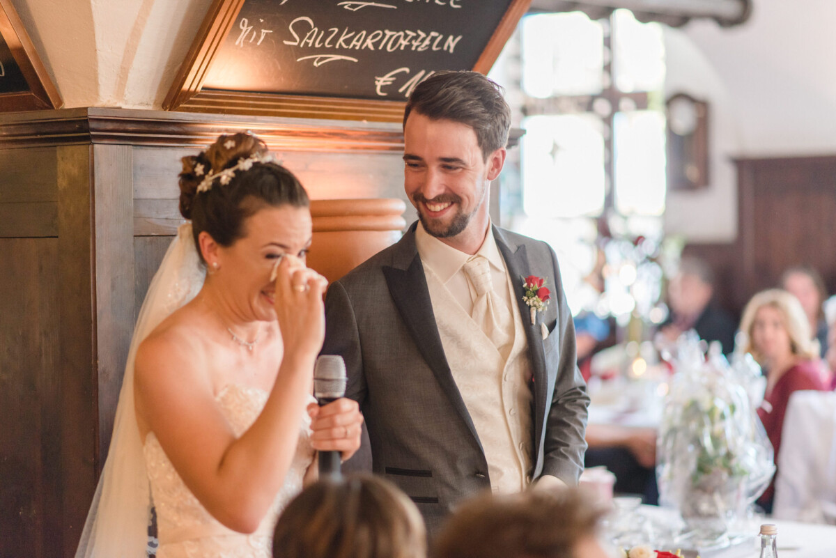 Stephi_Manu_Landsberg_am_Lech_00012 ein Mann und eine Frau stehen nebeneinander.